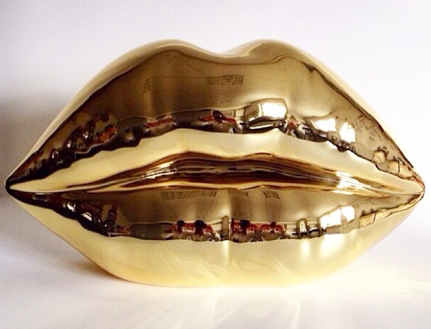 NiCa_Kiss (gold)_2014_27,5x50x13,5cm_Aluminiumguss